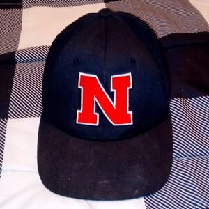 Youth stretch fit huskers hat